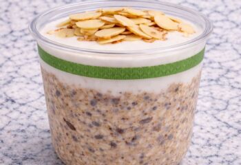 CINNAMON ROLL OVERNIGHT OATS CINNAMON ROLL OVERNIGHT OATS